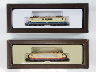 Lot 281 - A pair of MARKLIN Z gauge German outline...