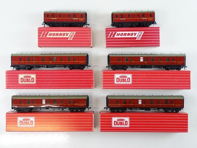 Lot 320 - A group of HORNBY DUBLO OO gauge Super Detail...