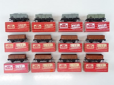 Lot 344 - A group of HORNBY DUBLO OO gauge coal and open...