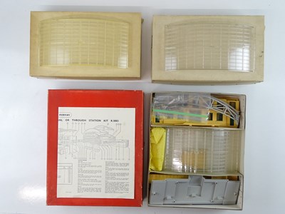 Lot 348 - A TRI-ANG (ex-HORNBY DUBLO) group of OO gauge...