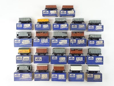 Lot 363 - A mixed group of HORNBY DUBLO OO gauge 3-rail...