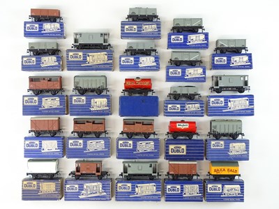 Lot 364 - A mixed group of HORNBY DUBLO OO gauge 3-rail...