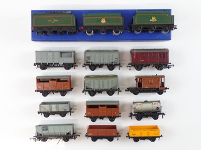 Lot 365 - A group of unboxed HORNBY DUBLO wagons...