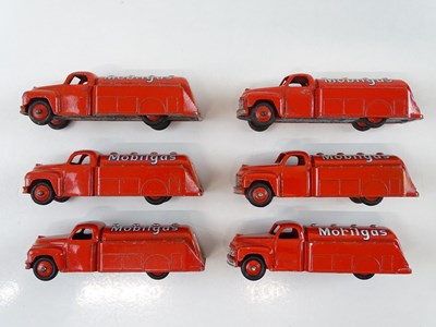 Lot 39 - A DINKY 30P Mobilgas Tanker trade box complete...