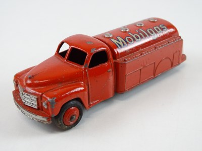 Lot 39 - A DINKY 30P Mobilgas Tanker trade box complete...