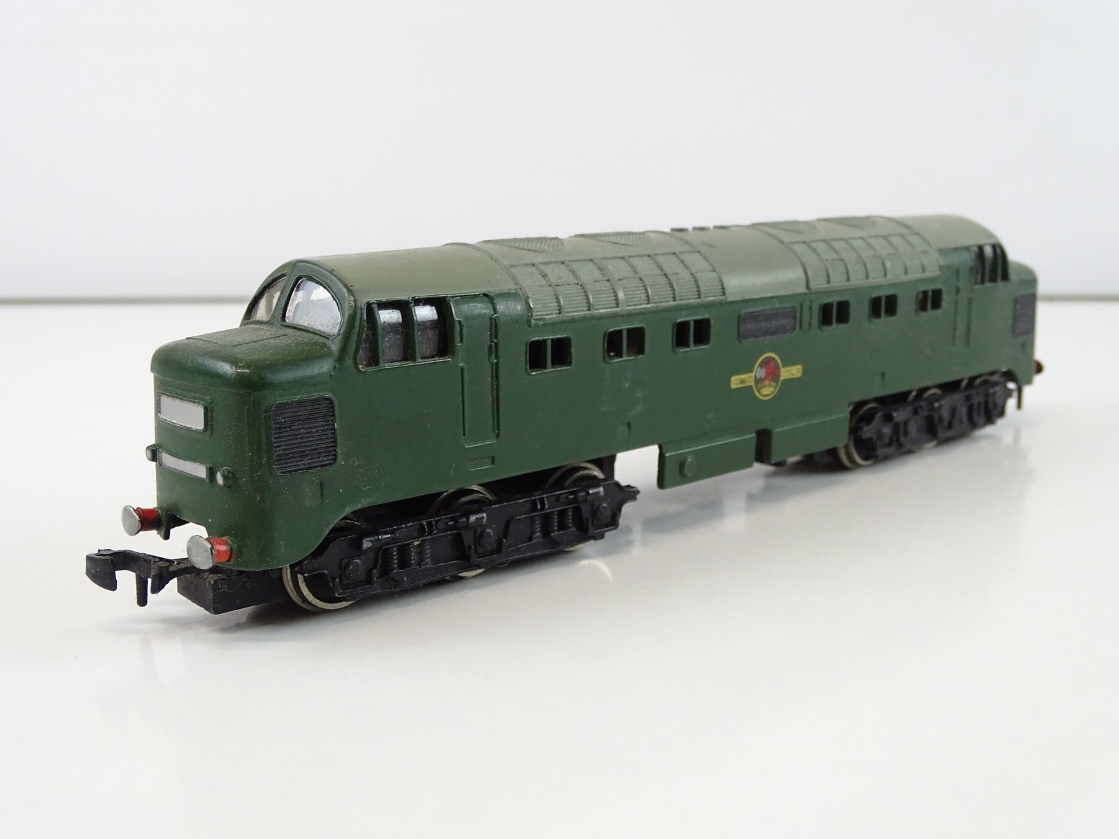 Lot 411 - A HORNBY DUBLO 3232 OO gauge 3-rail Deltic