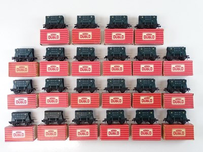 Lot 420 - A group of HORNBY DUBLO OO gauge ICI Bulk Salt...