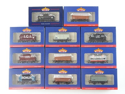 Lot 423 - A mixed group of BACHMANN OO gauge wagons -...