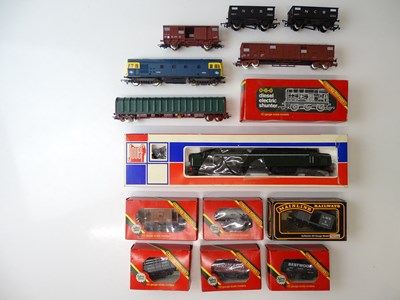 Lot 447 - A group of 3x OO gauge diesel locomotives by...
