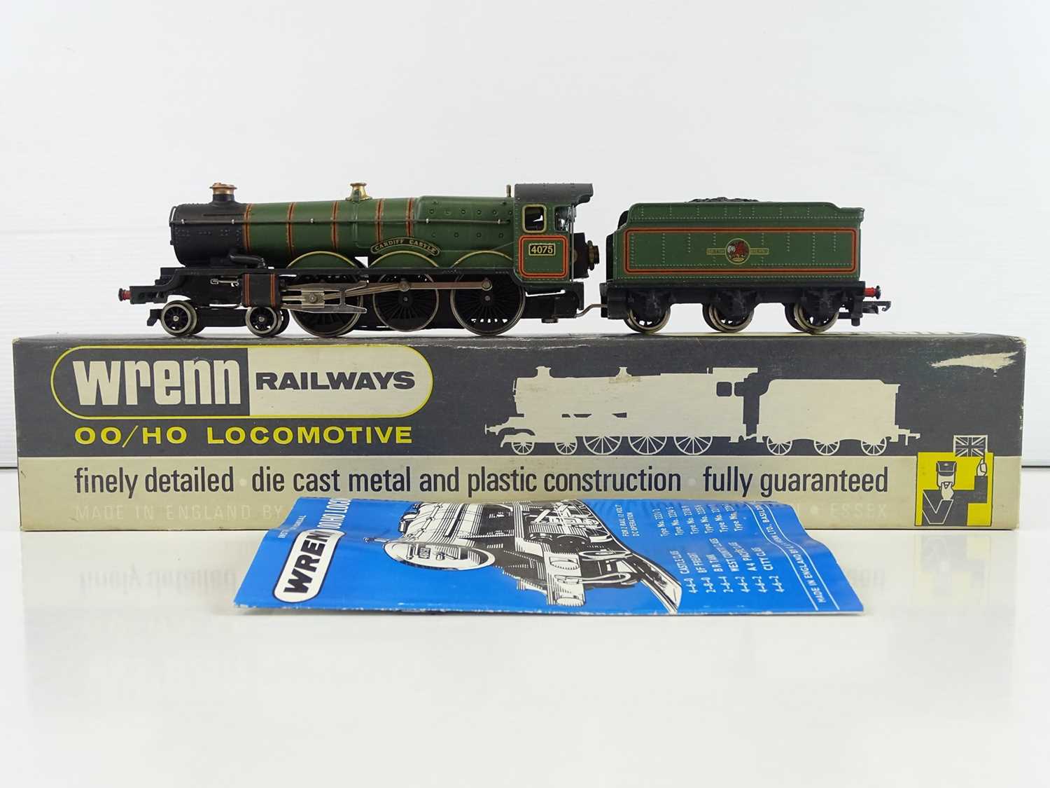 Lot 462 - A WRENN OO gauge Castle class steam locomotive...