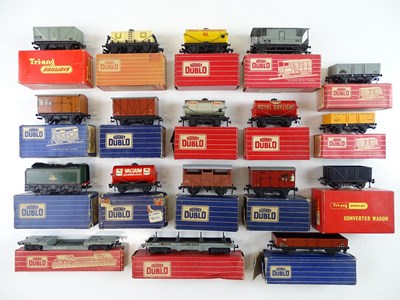 Lot 486 - A group of boxed HORNBY DUBLO OO gauge wagons,...