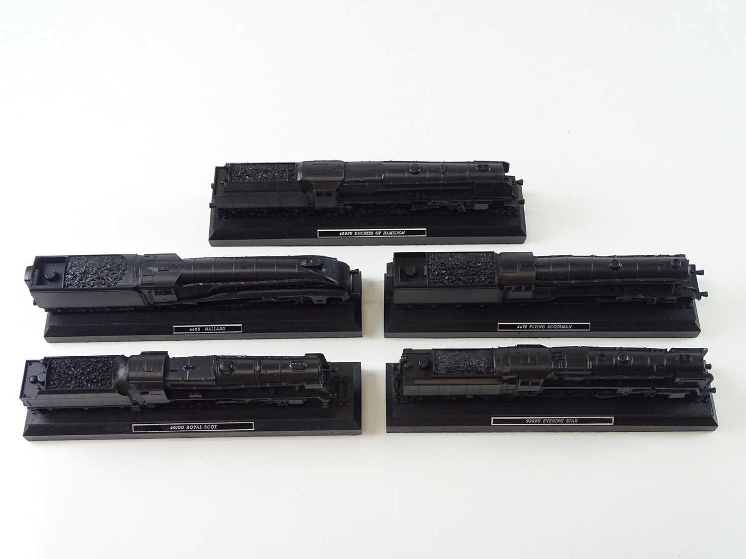 Lot 489 - A group of static steam locomotive models each...