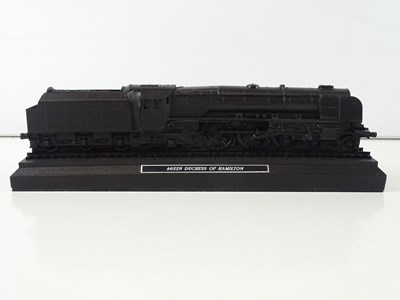 Lot 489 - A group of static steam locomotive models each...