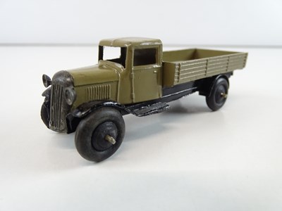 Lot 49 - A DINKY 25A Wagon trade box complete with 6...