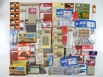 Lot 494 - A large quantity of OO gauge kits and...