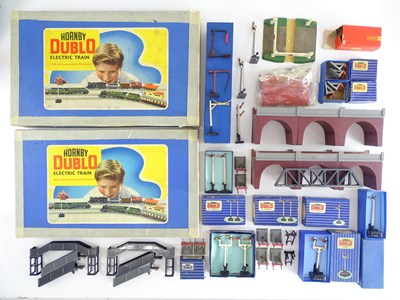 Lot 504 - A group of HORNBY DUBLO and HORNBY OO gauge...