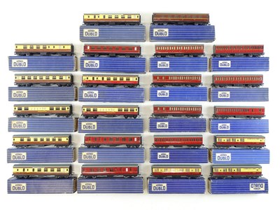 Lot 514 - A group of HORNBY DUBLO OO gauge 3-rail...