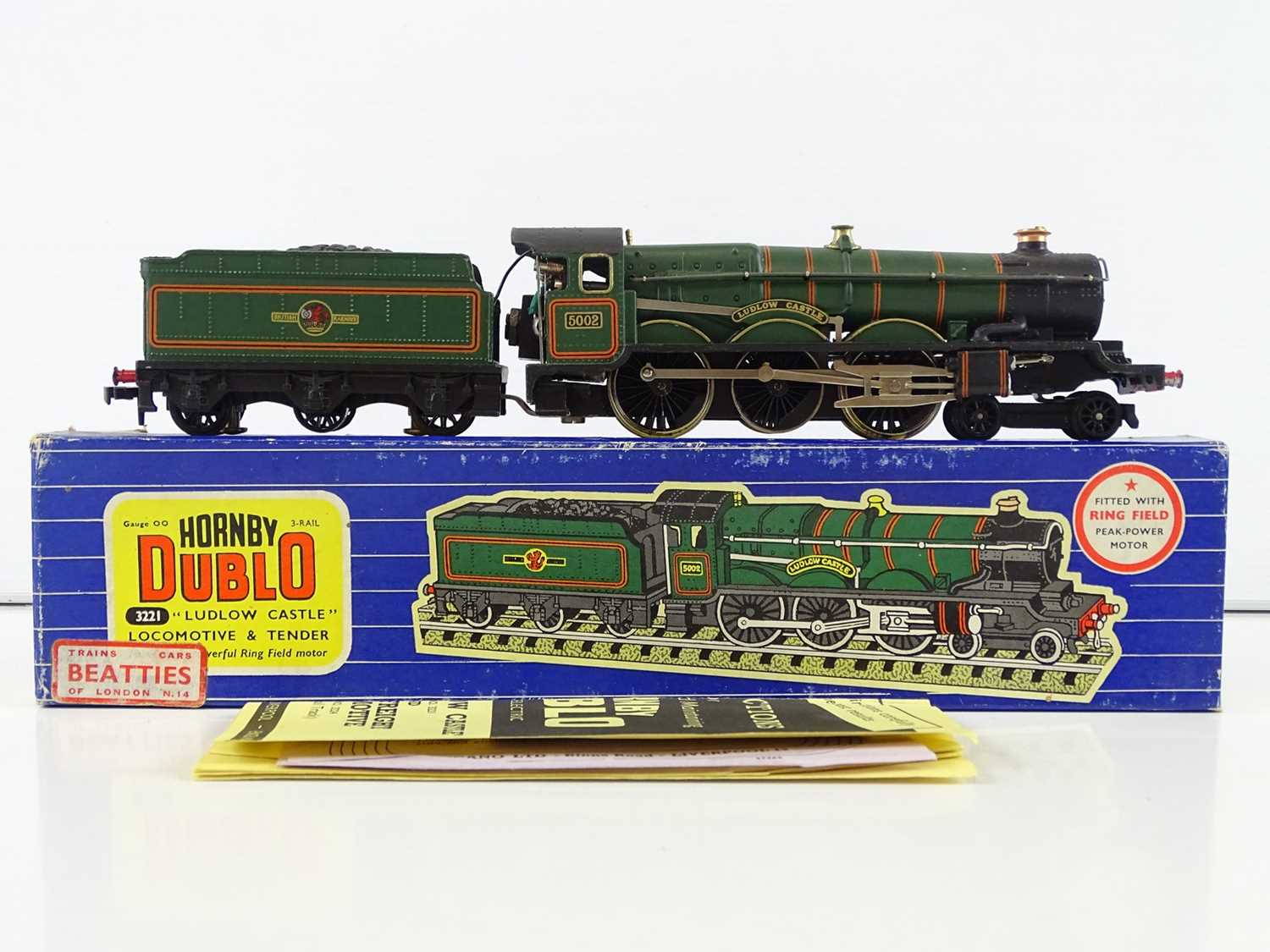 Lot 519 - A HORNBY DUBLO 3221 OO gauge 3-rail Castle