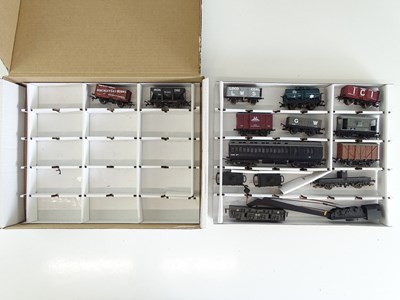 Lot 542 - A group of BACHMANN Collectors' Club stock...