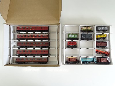 Lot 542 - A group of BACHMANN Collectors' Club stock...