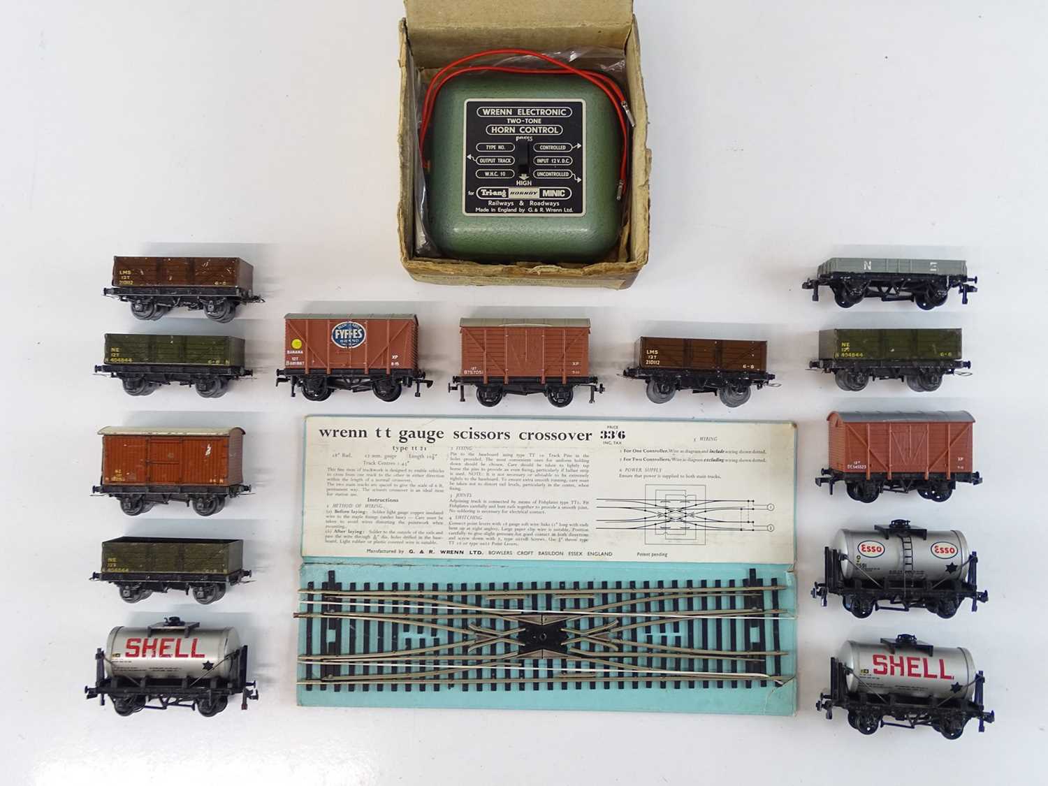 Lot 546 - A group of OO Gauge unboxed wagons by HORNBY...