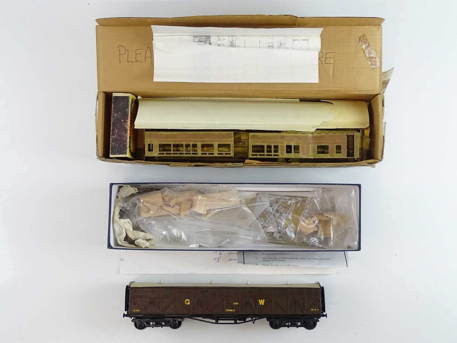 Lot 612 - A group of O gauge GWR related kits and...