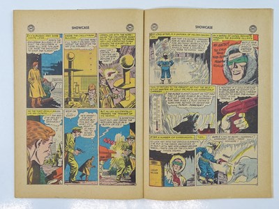 Lot 119 - SHOWCASE #8 (THE FLASH) - (1957 - DC) - KEY...