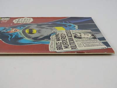 Lot 400 - BATMAN #245 - (1972 - DC - UK Cover Price) -...