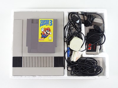 Lot 15 - Nintendo Entertainment System (NES) video game...