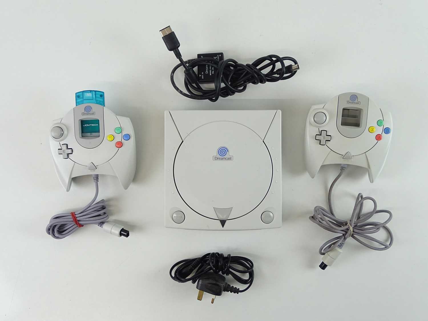 Lot 28 - Sega Dreamcast console - released in 1998 -...