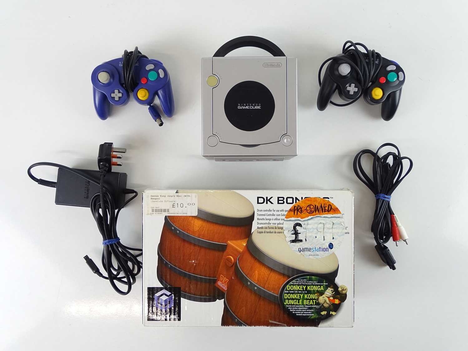 Lot 35 - Nintendo Game Cube console - released in 2001 -...
