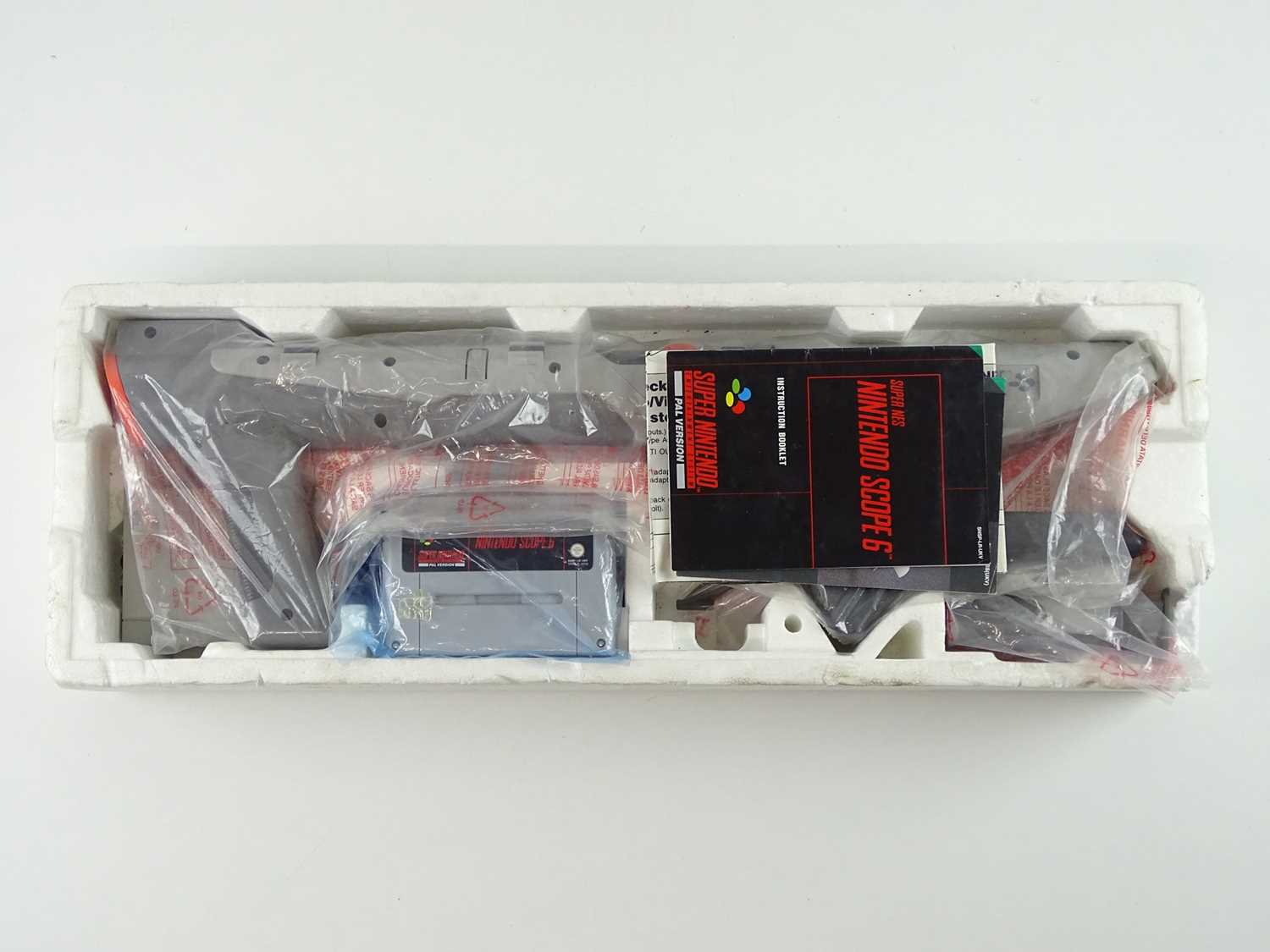 Lot 121 - Super NES Nintendo Scope 6 - released in 1992 -...