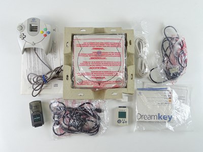 Lot 135 - Sega Dreamcast console - released in 1998 - in...