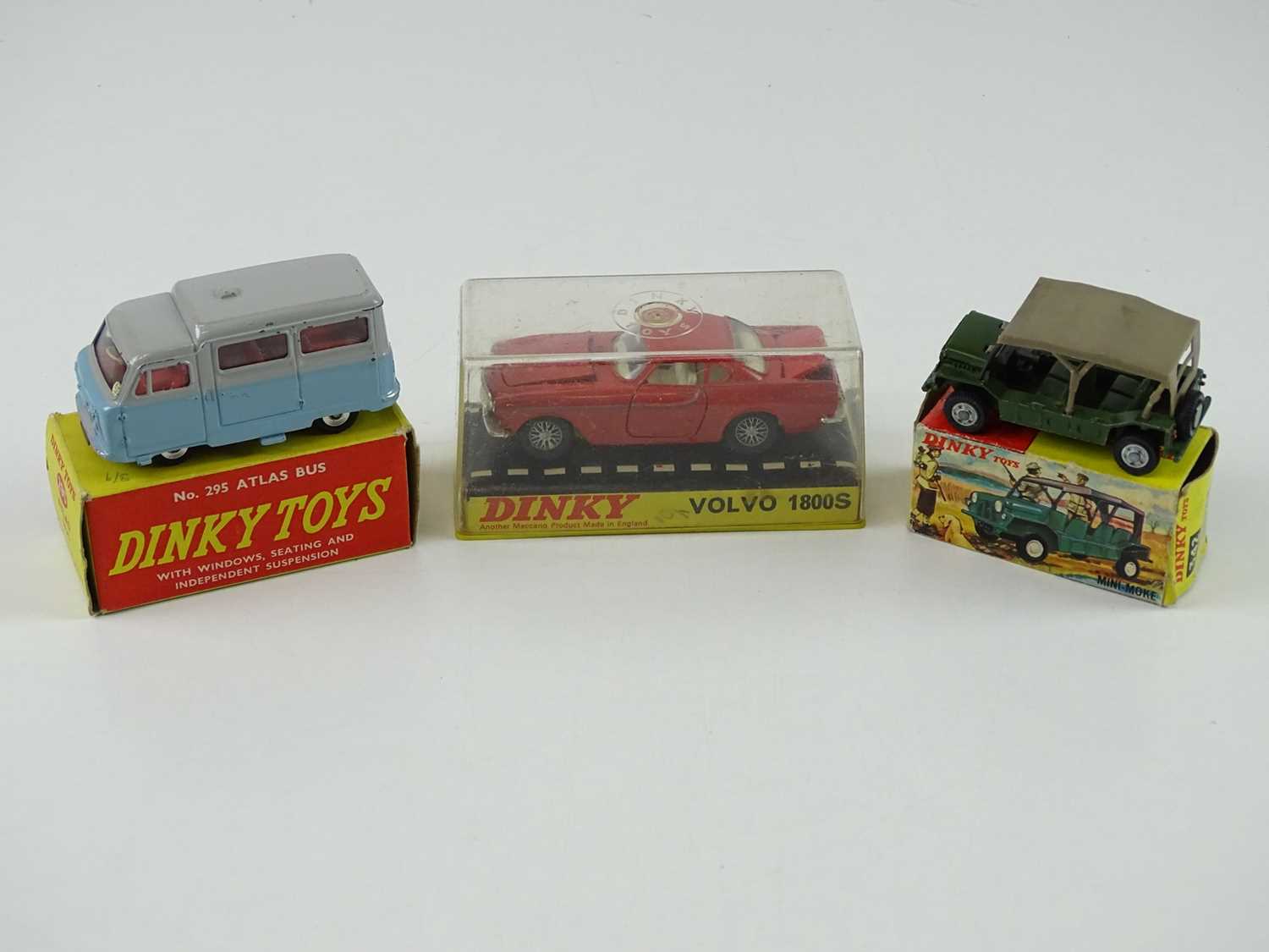 Lot 128 - A group of DINKY vehicles comprising a 116,...