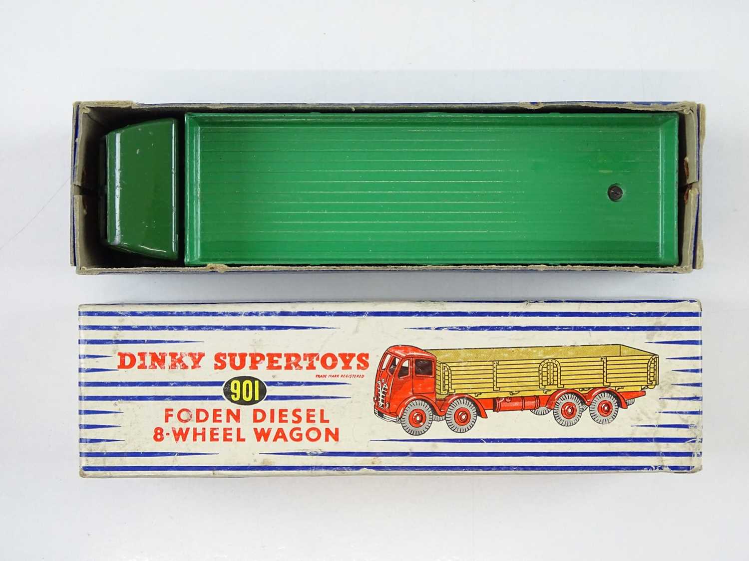 Lot 132 - A DINKY Supertoys 901 Foden Diesel 8-wheel...