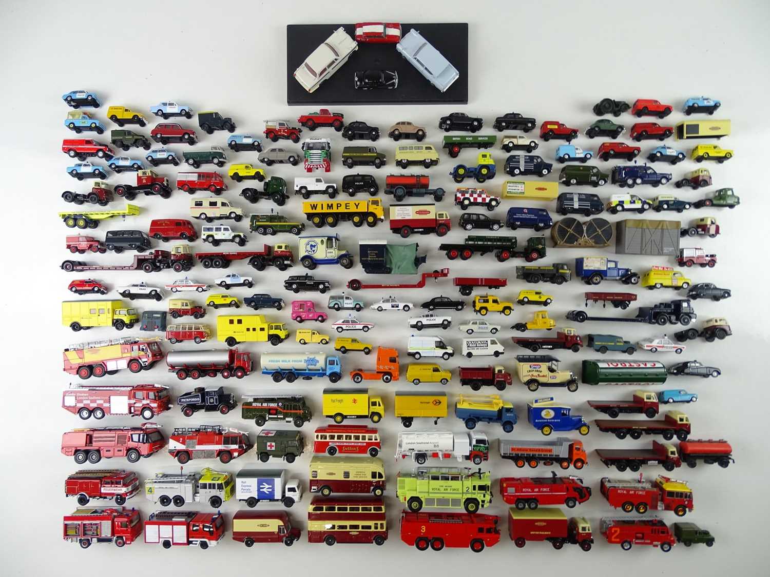 Lot 14 - A large quantity of unboxed 1:76 scale diecast...