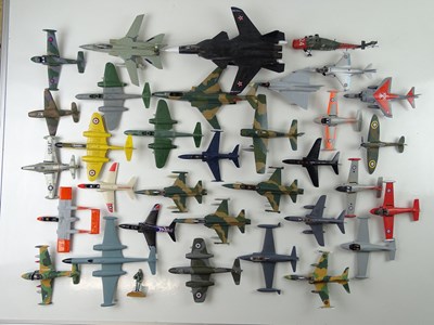 Lot 253 - A group of finished/part finished plastic kit...