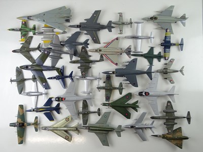 Lot 255 - A group of finished/part finished plastic kit...