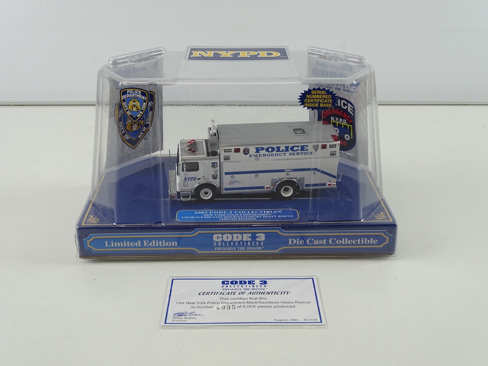 Lot 3 - A group of 1:64 and 1:43 scale police vehicles