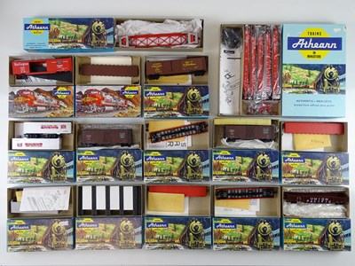 Lot 302 - A group of HO Gauge American outline rolling...