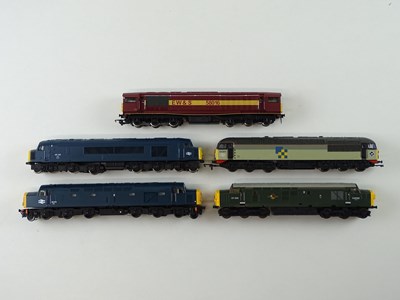 Lot 419 - A group of unboxed OO Gauge diesel locomotives...