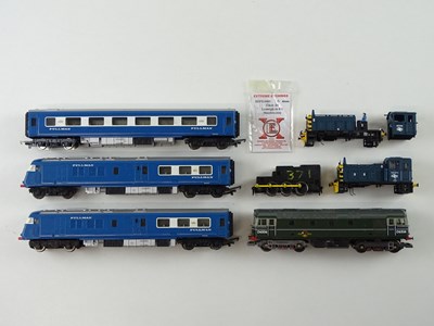 Lot 420 - A TRI-ANG OO Gauge Blue Pullman set with...