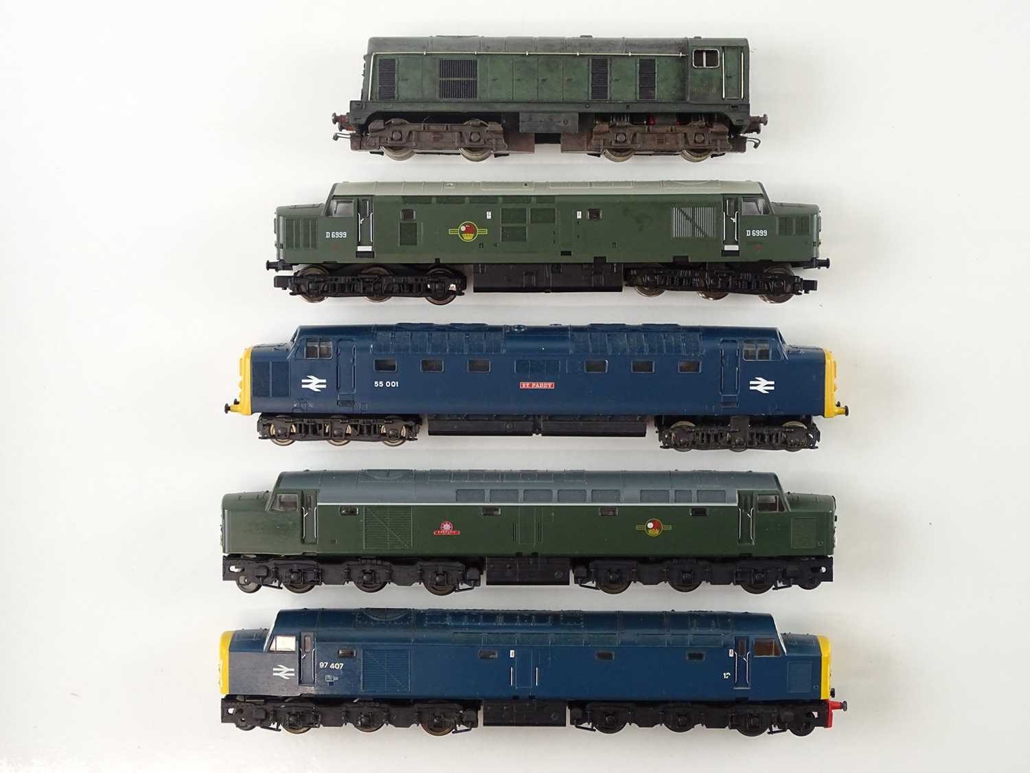 Lot 421 - A group of unboxed OO Gauge diesel locomotives...