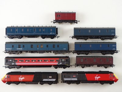 Lot 425 - A mixed group of HORNBY and LIMA OO Gauge...