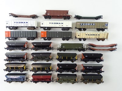 Lot 433 - A group of OO Gauge rolling stock, mainly...