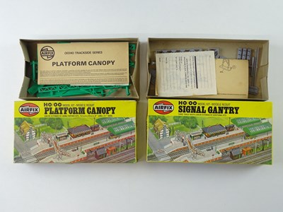 Lot 434 - A group of OO Gauge unbuilt plastic kits by...