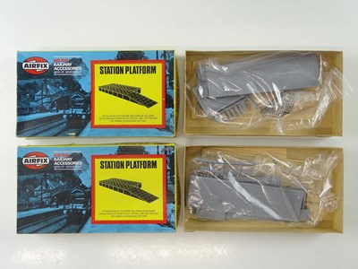 Lot 434 - A group of OO Gauge unbuilt plastic kits by...