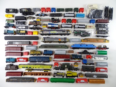 Lot 435 - A large quantity of OO Gauge locomotives,...