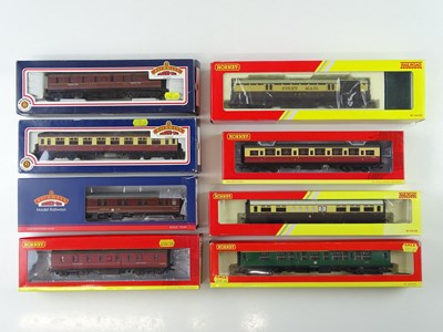 Lot 441 - A group of OO Gauge mixed passenger coaches by...