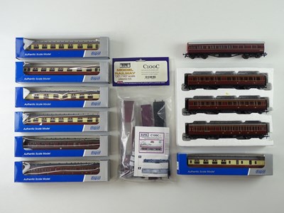 Lot 453 - A group of OO Gauge coaches by DAPOL and...